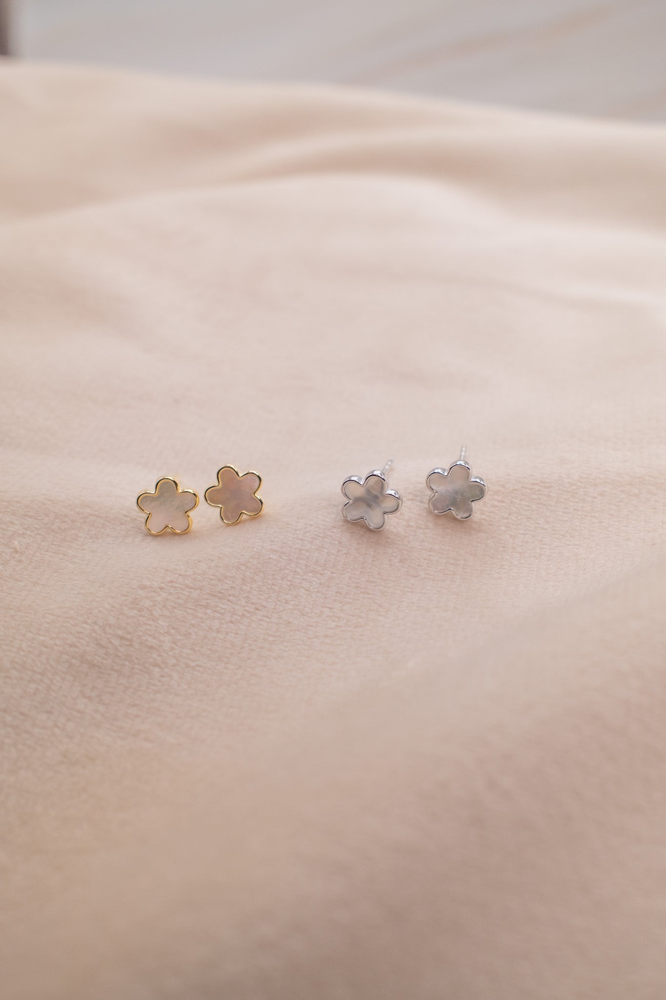 Zamari flower-shaped earrings in gold and silver from online dainty jewelry boutique